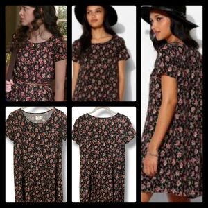 Pins and Needles Floral Black and Pink Dress Size Small